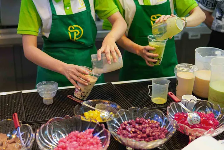 Khóa Học Pha Chế Trà Sữa Tại Hà Nội: Top Địa Chỉ Uy Tín & Kinh Nghiệm Mở Quán