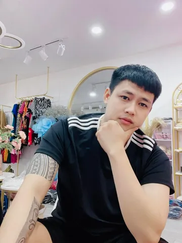 "hot Boy Trà Sữa" Lê Tấn Lợi: Hành Trình Từ Quán Quân Thách Thức Danh Hài Đến Cuộc Sống Hiện Tại "hot Boy Trà Sữa" Lê Tấn Lợi: Hành Trình Từ Quán Quân Thách Thức Danh Hài Đến Cuộc Sống Hiện Tại