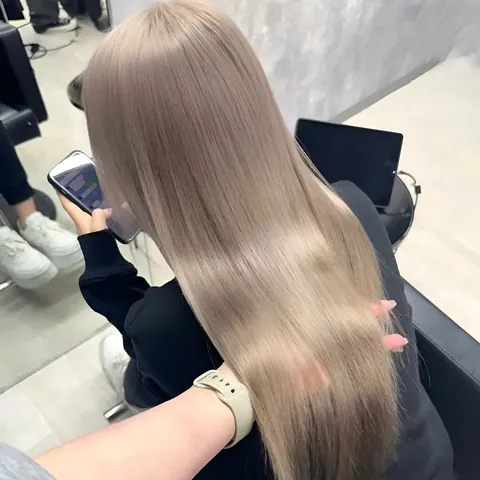 Khám Phá Màu Tóc Nâu Trà Sữa Sáng Da: Lựa Chọn Hoàn Hảo Cho Mọi Tone Da Khám Phá Màu Tóc Nâu Trà Sữa Sáng Da: Lựa Chọn Hoàn Hảo Cho Mọi Tone Da