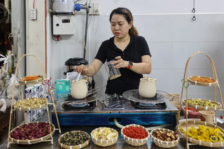 Tuyển Dụng Nhân Viên Phục Vụ Quán Trà Sữa Tphcm: Lương Bao Nhiêu, Cần Kỹ Năng Gì? Tuyển Dụng Nhân Viên Phục Vụ Quán Trà Sữa Tphcm: Lương Bao Nhiêu, Cần Kỹ Năng Gì?