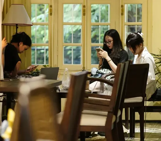 Top Quán Trà Sữa & Cafe Có Phòng Riêng Cho 2 Người: Hẹn Hò Riêng Tư, Lãng Mạn Nhất