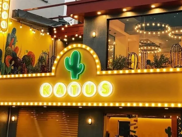 Quán Trà Sữa Màu Vàng: Điểm Đến Hot Trend Cho Giới Trẻ