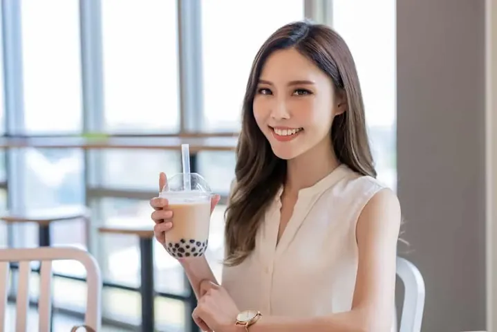 Sau Sinh Uống Trà Sữa Được Không? Thời Điểm Vàng Và Lưu Ý Quan Trọng