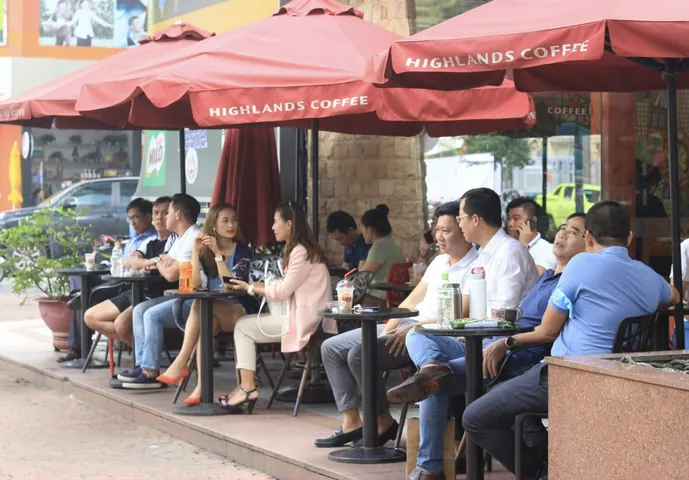 Trà Sữa Bao Nhiêu Tiền? Giá Cả Ly Trà Sữa Các Thương Hiệu & Yếu Tố Ảnh Hưởng Trà Sữa Bao Nhiêu Tiền? Giá Cả Ly Trà Sữa Các Thương Hiệu & Yếu Tố Ảnh Hưởng