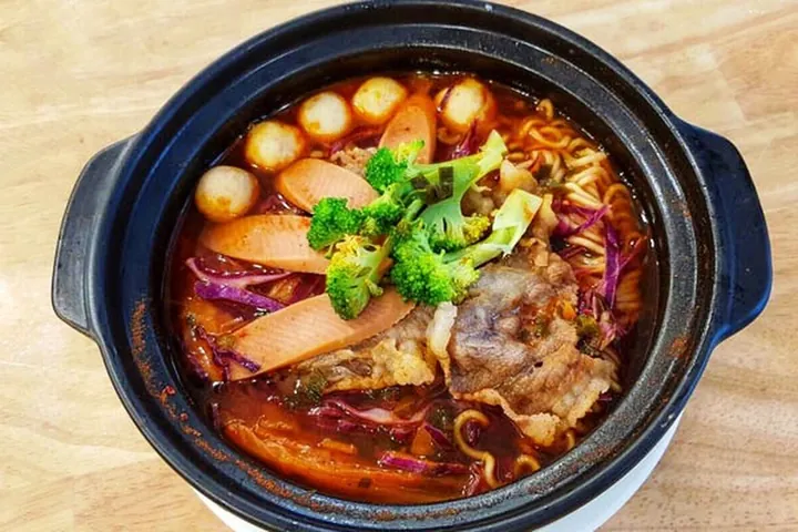 Top Quán Trà Sữa Mì Cay Gần Đây: Địa Chỉ Ngon, Giá Rẻ & Review Chi Tiết